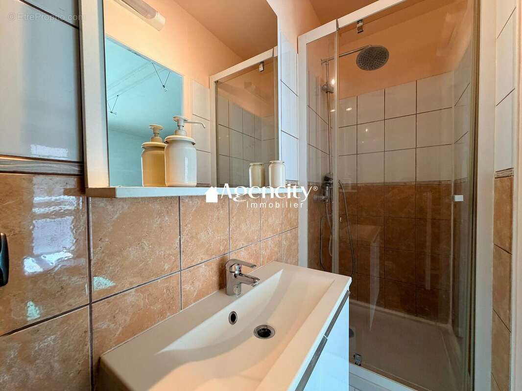 Appartement à EMERAINVILLE