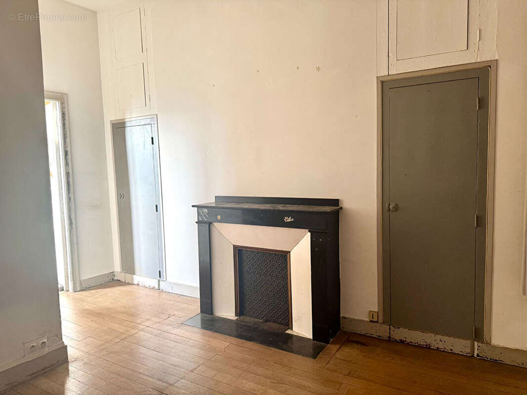 Ref : amesolaire - place carnot - appartement t3 bis - 2/3 chambres - cave - photo 8