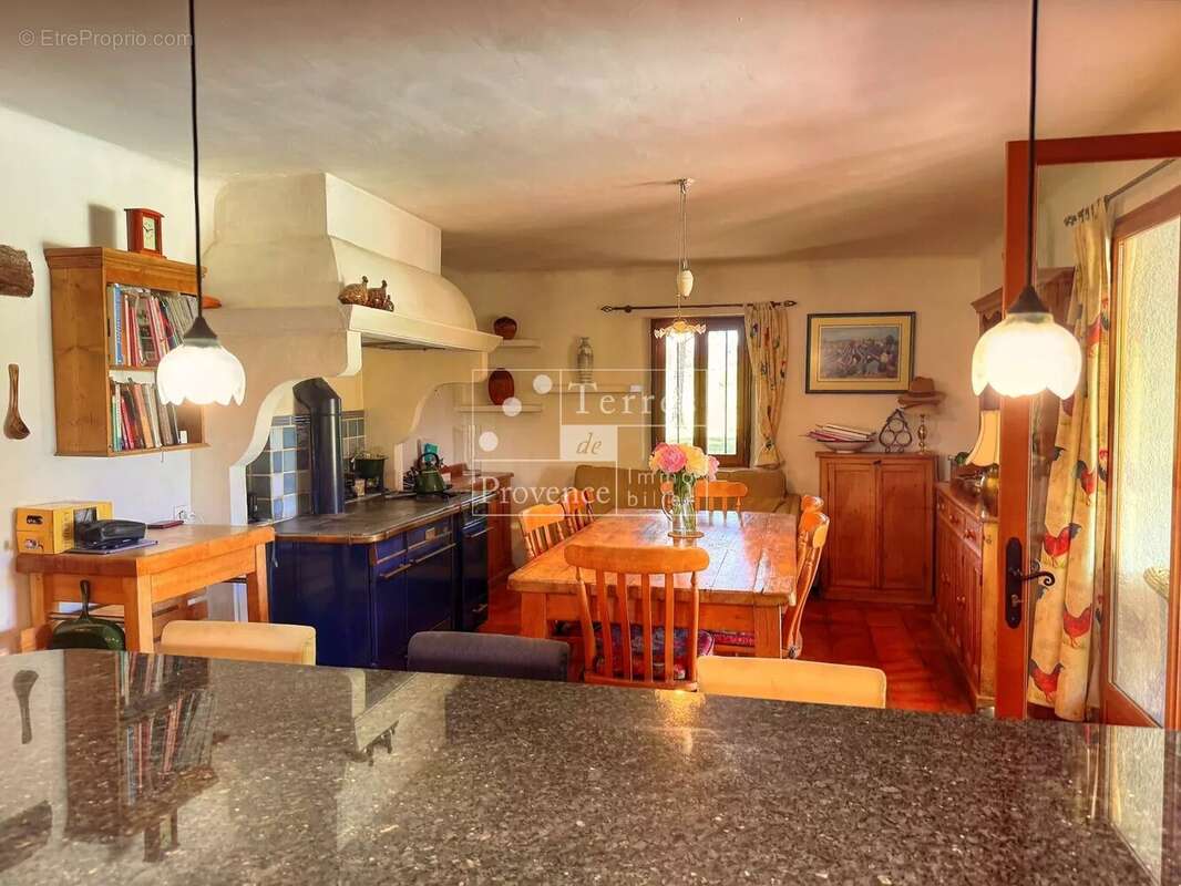 Maison à FOX-AMPHOUX