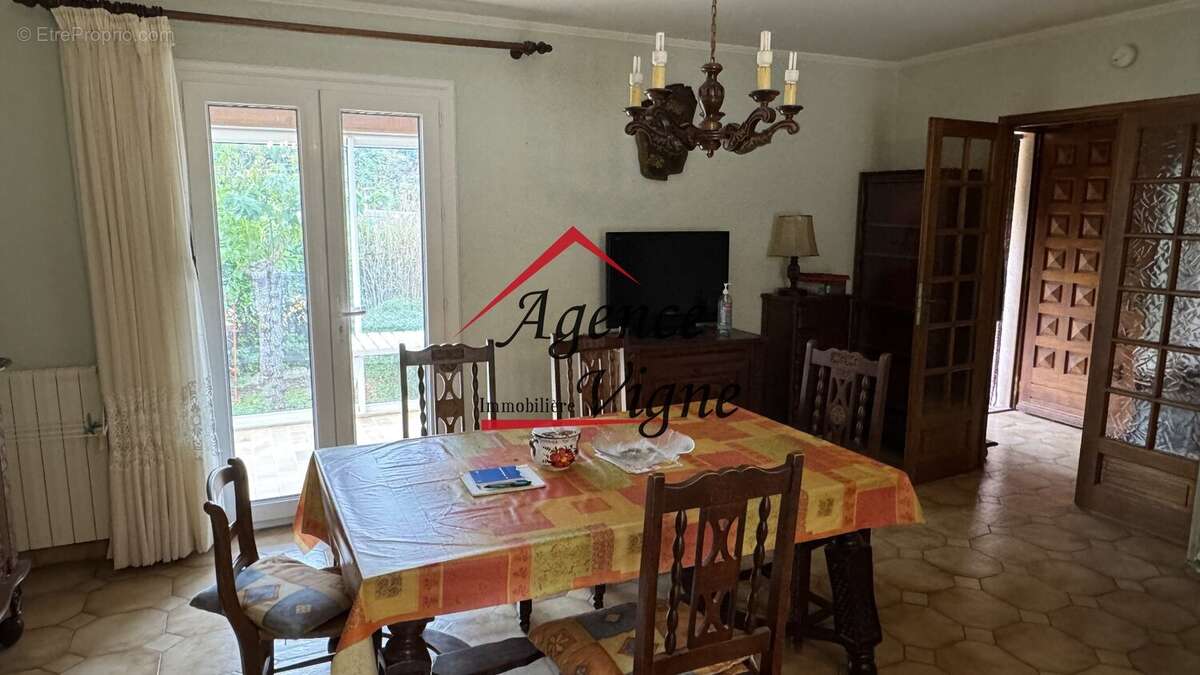 Maison à SAINT-JULIEN-LES-ROSIERS