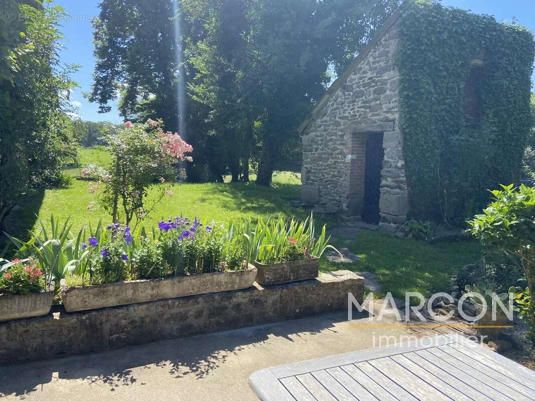 Maison à MAISON-FEYNE