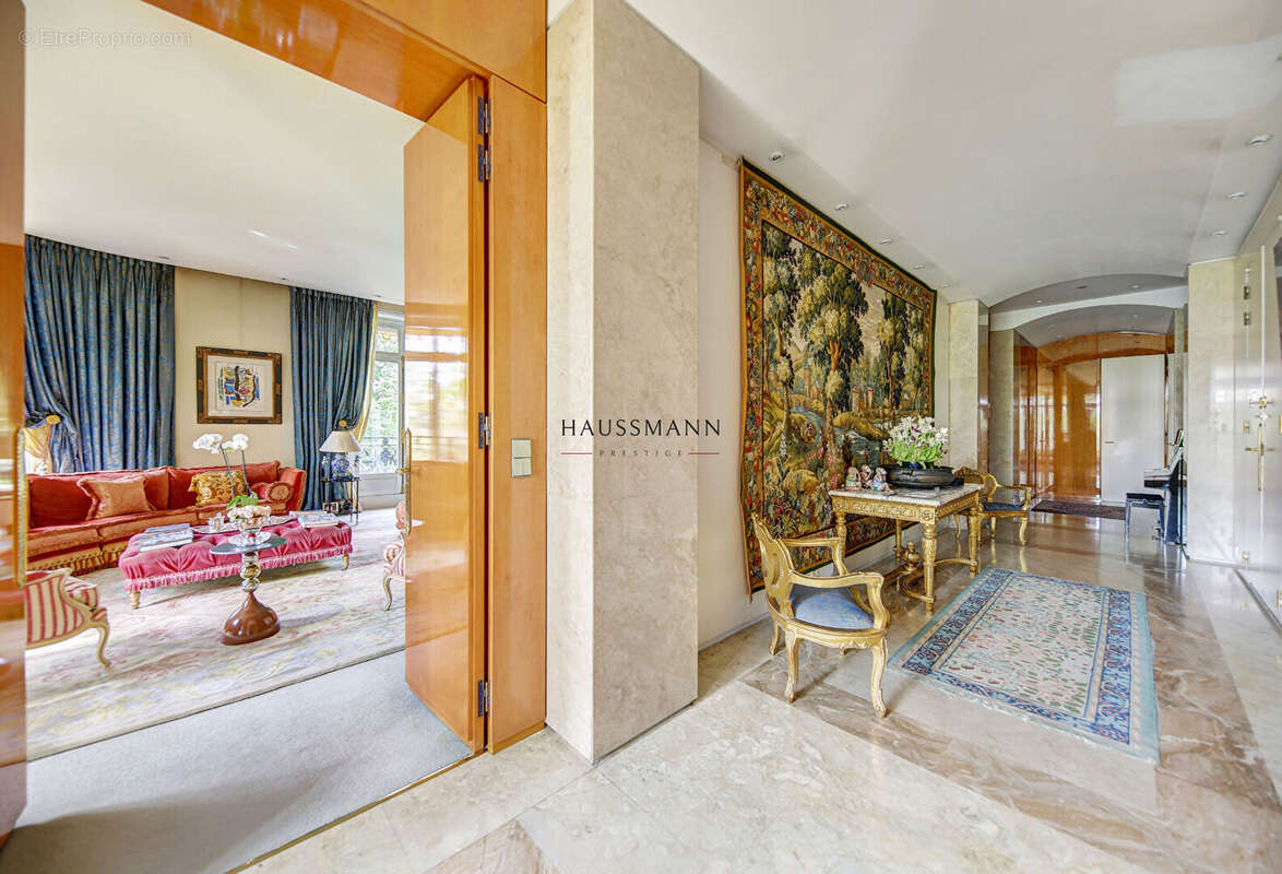 Appartement à PARIS-16E