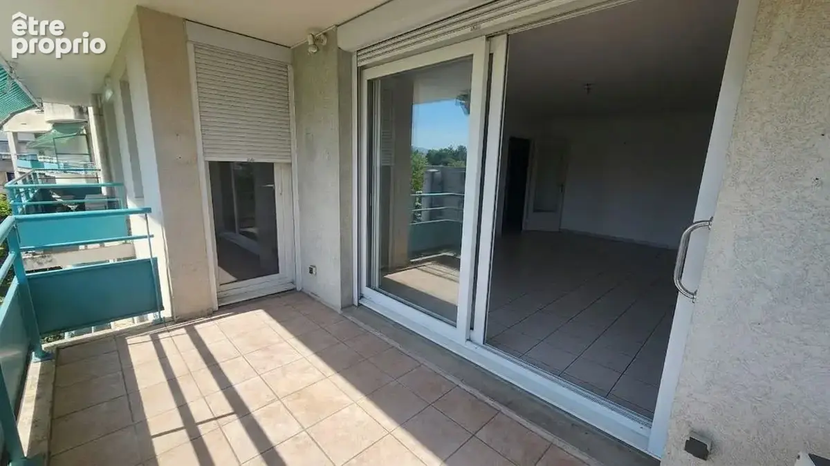Rare : Voiron Centre – Appartement avec terrasse, parking et possibilité garage en sus - photo 7