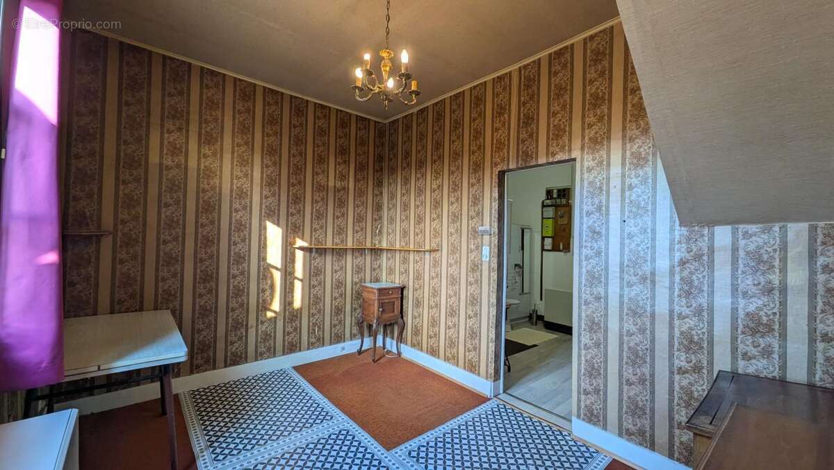 Maison à LA BATIE-MONTGASCON