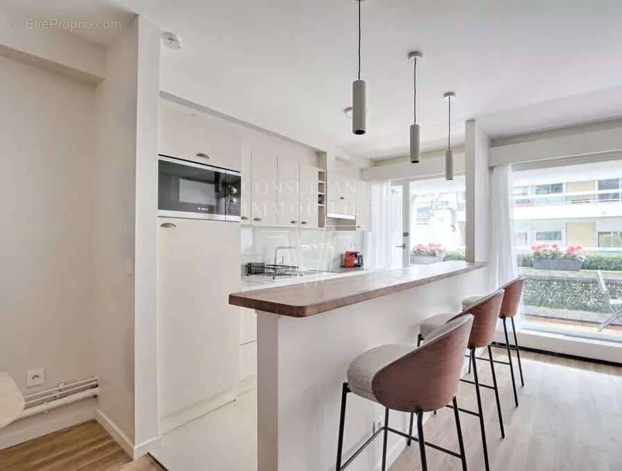 Appartement à PARIS-7E