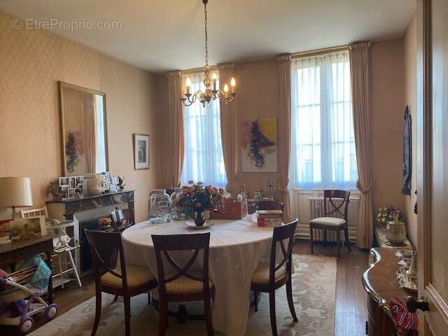 Maison à BARBEZIEUX-SAINT-HILAIRE