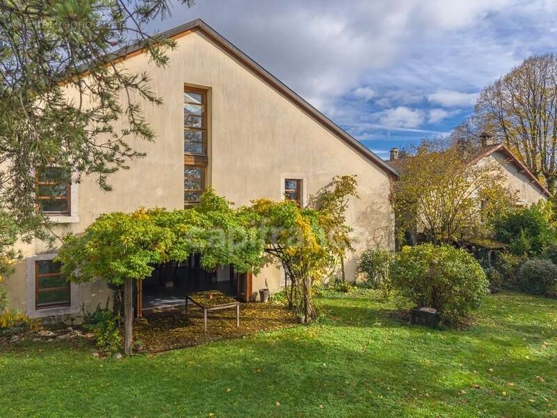 Maison à SAINT-GENIS-POUILLY
