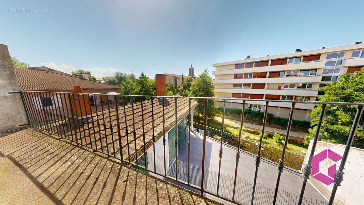 Issoire centre- immeuble avec 3 appartements et local professionnel loue - photo 3