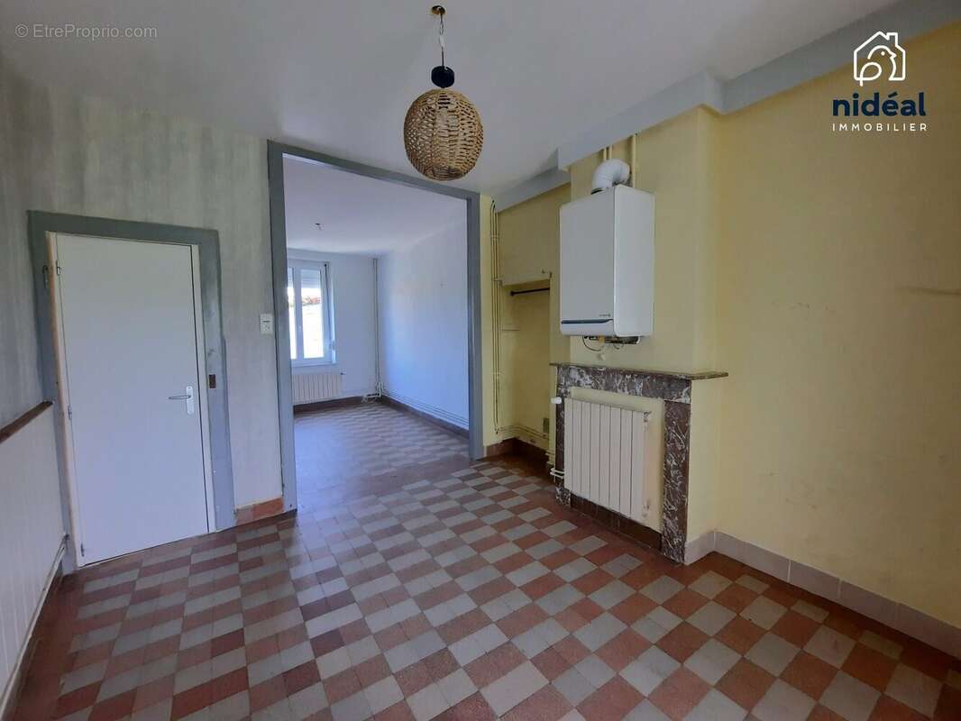 Maison à AVESNES-SUR-HELPE