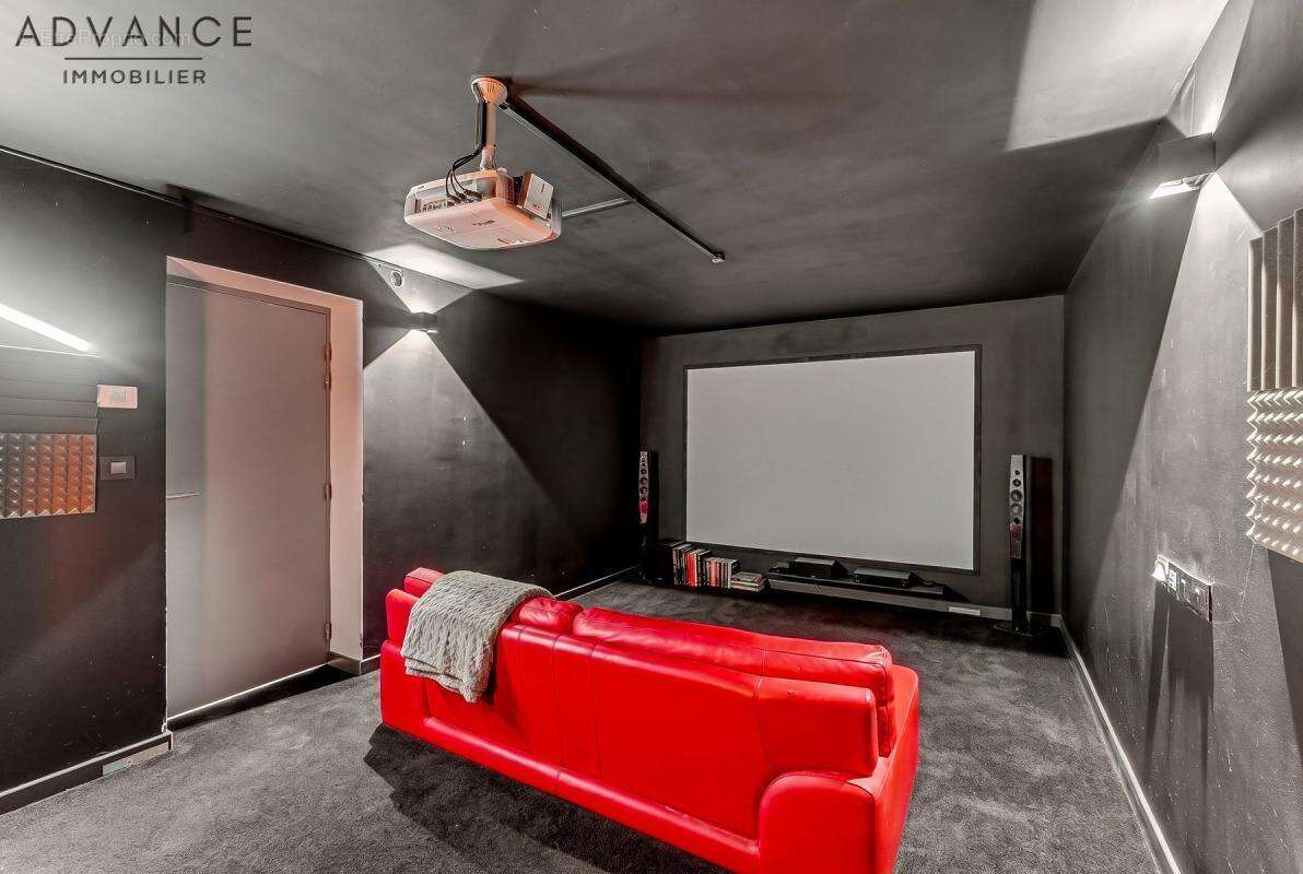 LA TERRASSE - Maison familiale rénovée avec piscine & garage - photo 11