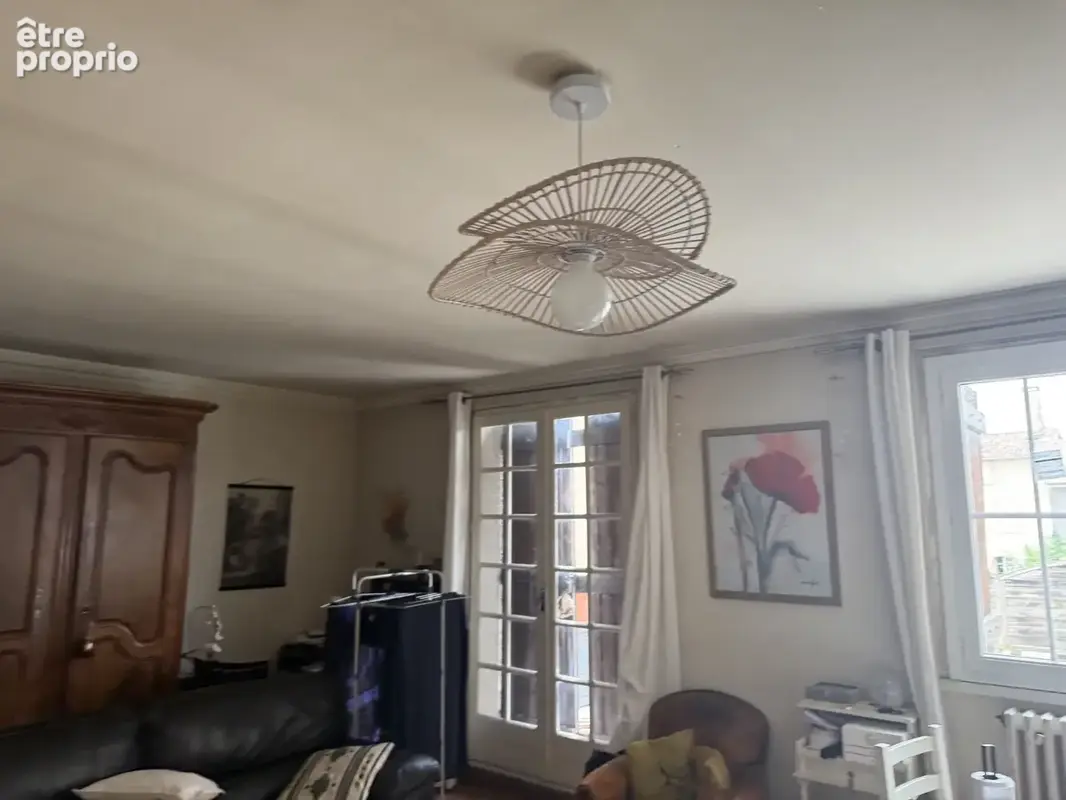 Appartement T4 de caractère avec balcon et vue unique sur la Place des Arcades - photo 5