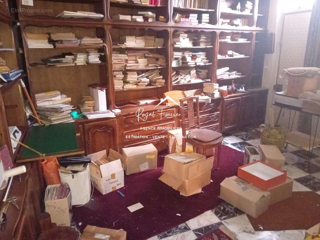 Bureau avec entrée indépendante (idéal pour prof libérale) - Maison à CHARNIZAY