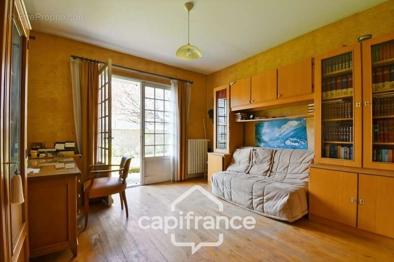 Maison à SAINT-JEAN-D'ANGELY