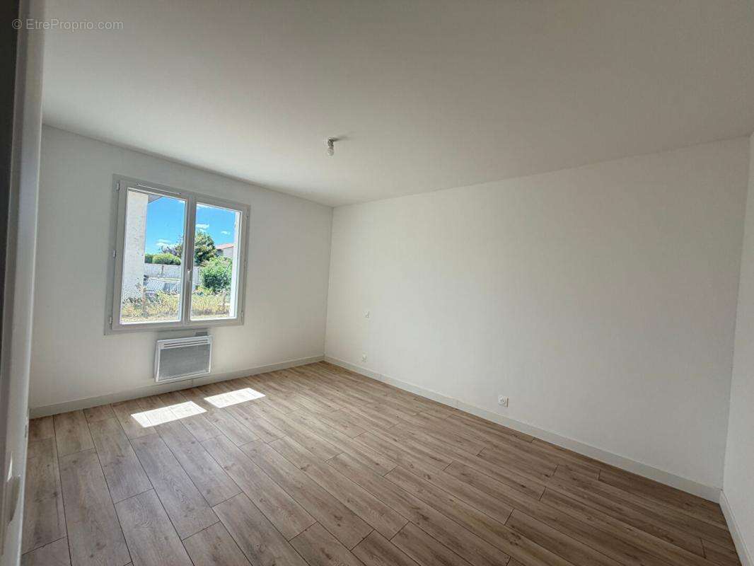 Saujon  Maison de plain pied 3 pièce(s) 75.8 m2 - photo 5