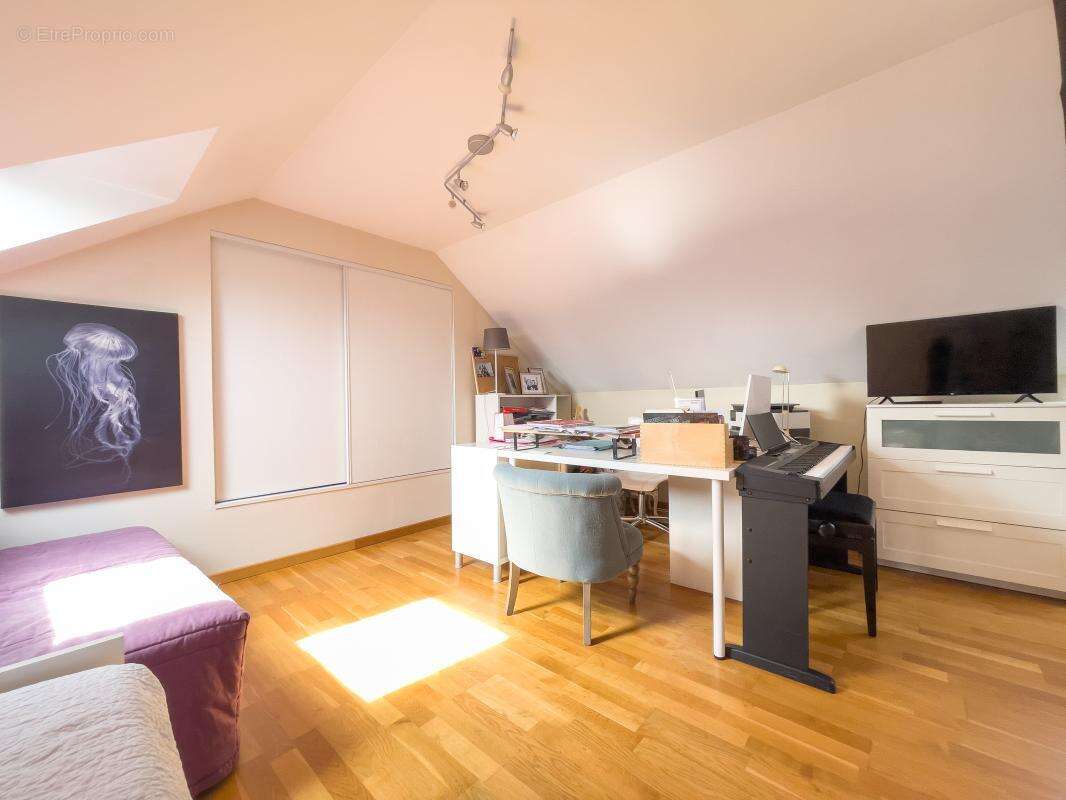 Maison à BAILLY-ROMAINVILLIERS