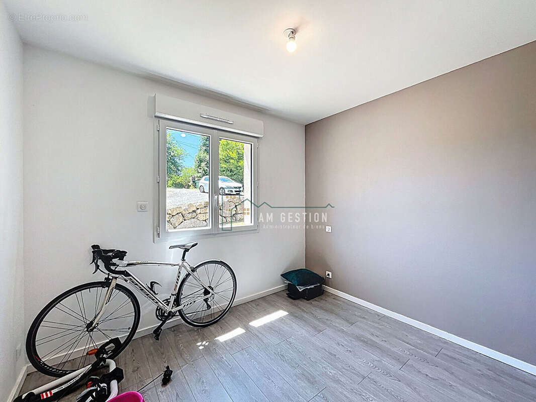 Maison à COMPREIGNAC