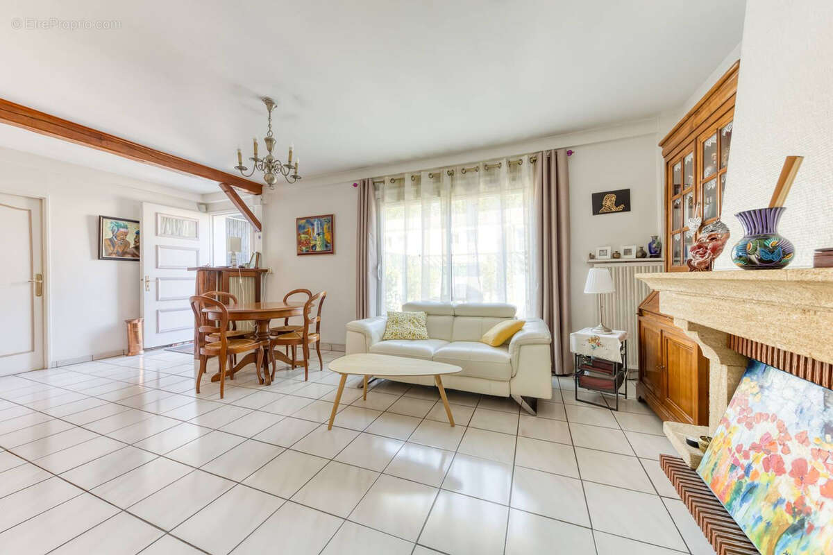 Appartement à EMERAINVILLE