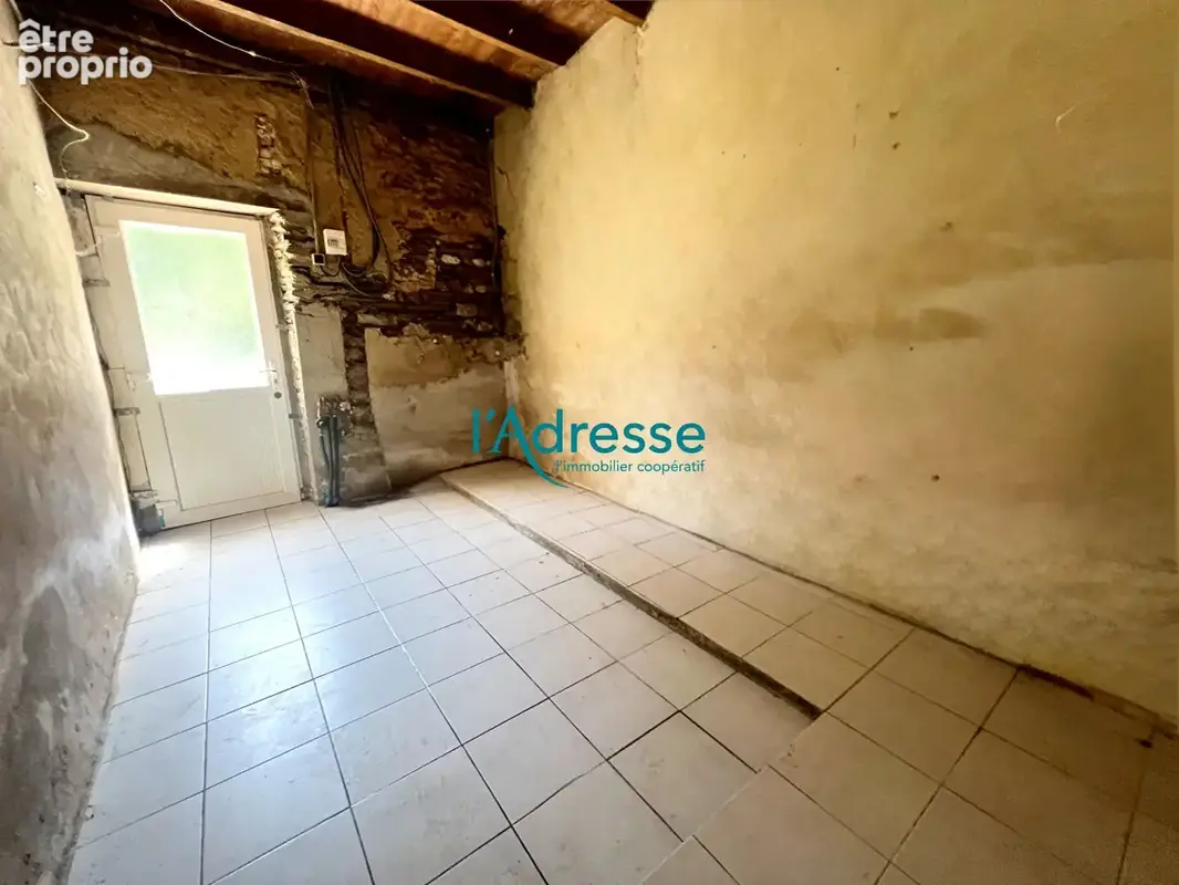 Maison en pierre avec dépendances et 2 150 m² de terrain - photo 7