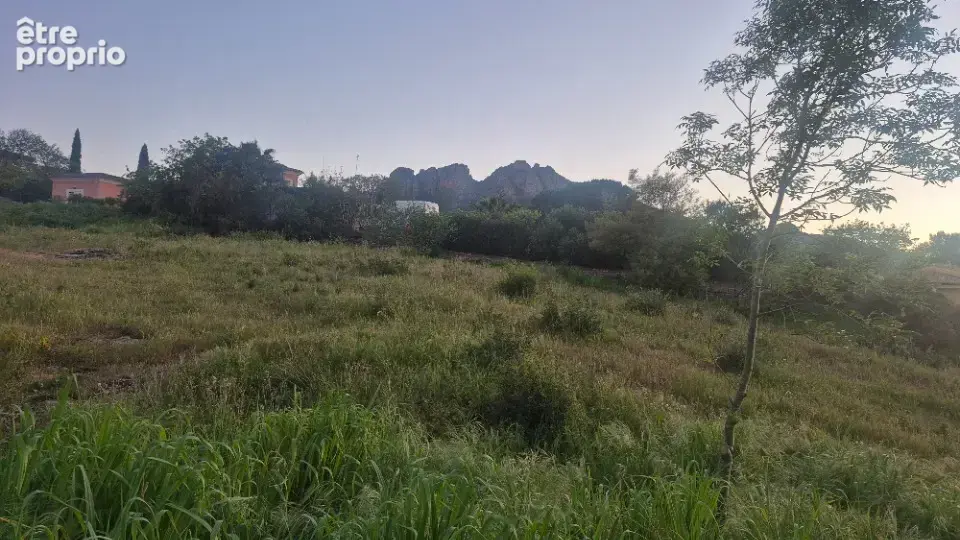 Terrain à ROQUEBRUNE-SUR-ARGENS