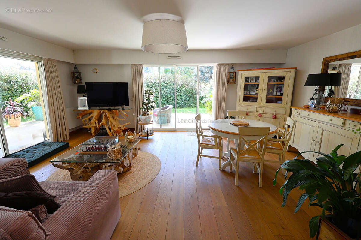 Appartement à MANDELIEU-LA-NAPOULE