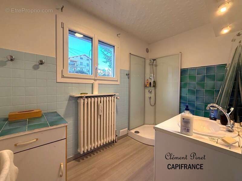 Maison avec fort potentiel à Gap Sud – 156 m², jardin, garage et vue dégagée - photo 14