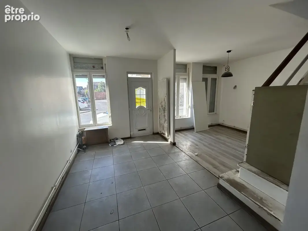 Hyper centre, maison semi individuelle à rénover de 92m2 avec petit extérieur !! - photo 4