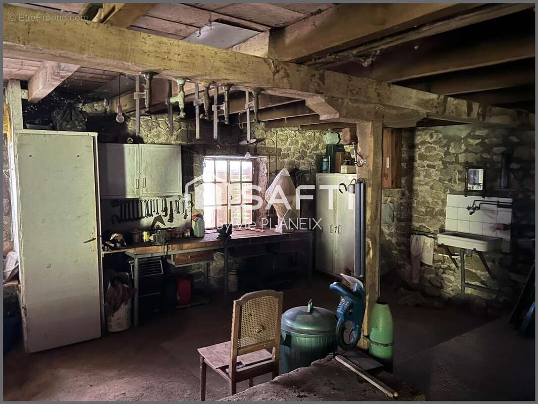 Maison 80 m² à Crocq  - photo 9