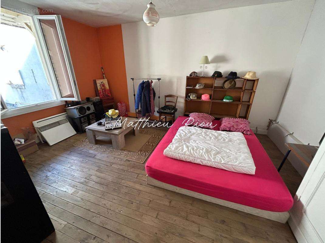 Maison à SAINT-ETIENNE-DE-FURSAC