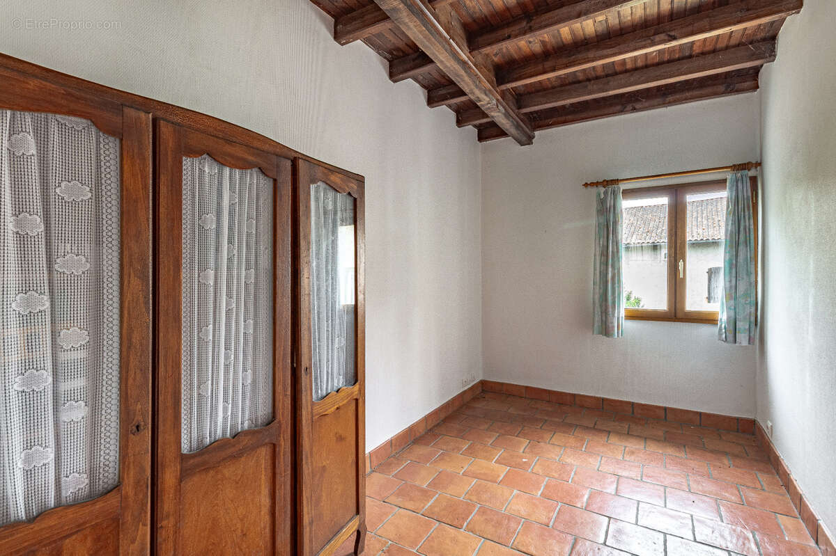 Propriété avec maison, piscine et ancien restaurant - photo 10