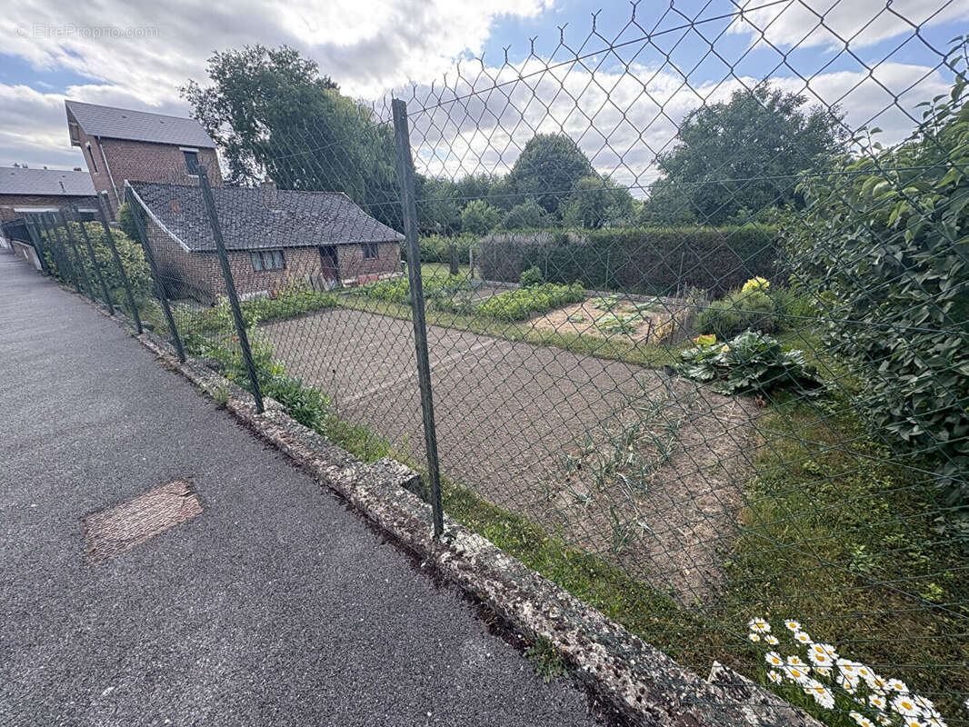 Terrain à MOY-DE-L&#039;AISNE