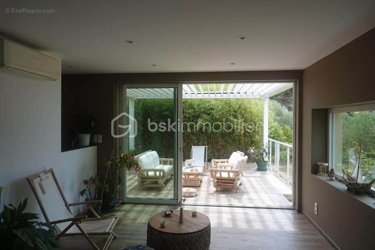 Maison individuelle de 220m2 avec 2 appartements - piscine - garage - jardin arbore - photo 12
