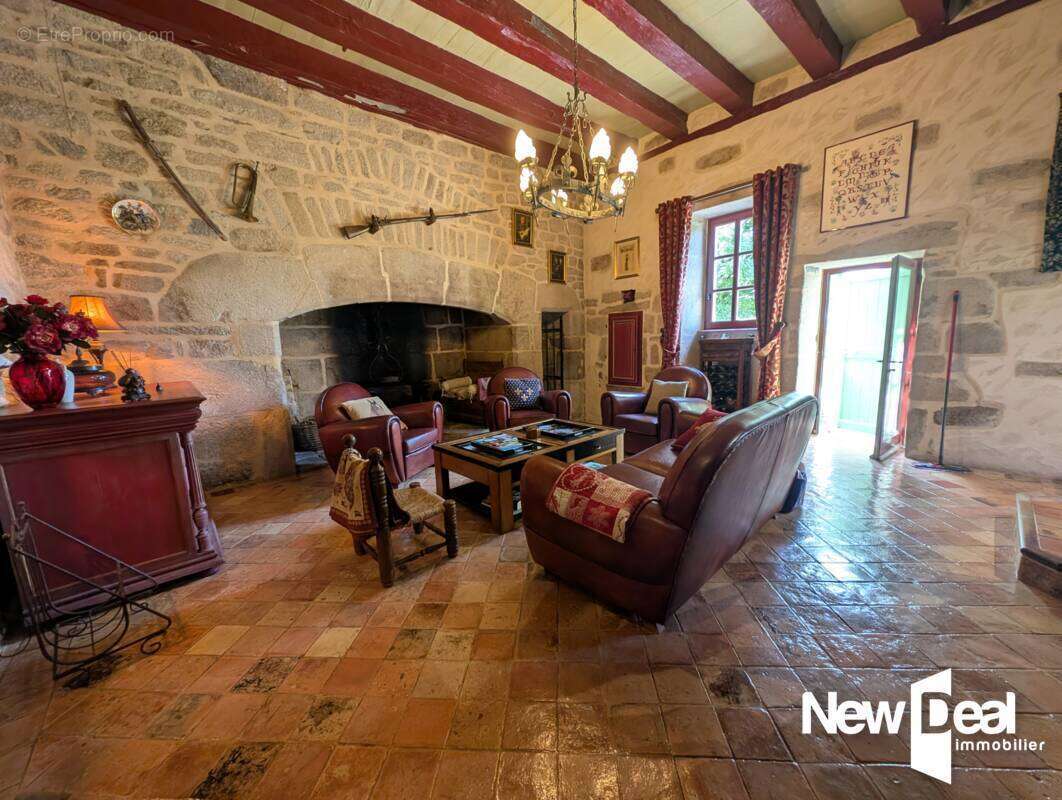 Maison à SERVIERES-LE-CHATEAU