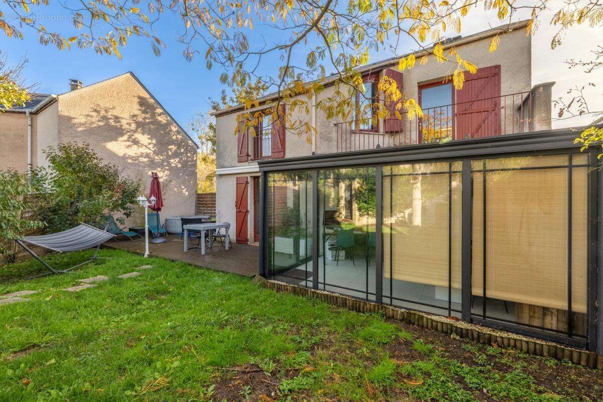 Maison à JOUY-LE-MOUTIER