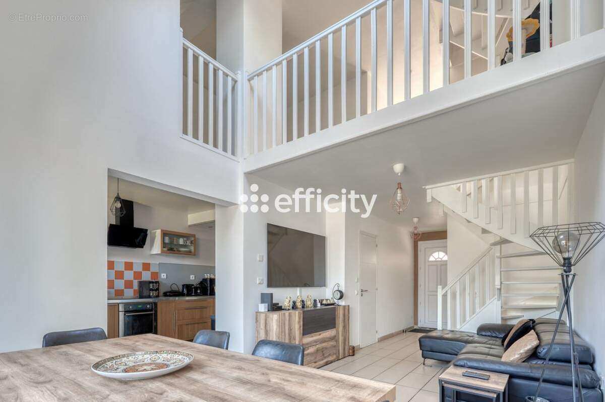 Maison à COMBS-LA-VILLE