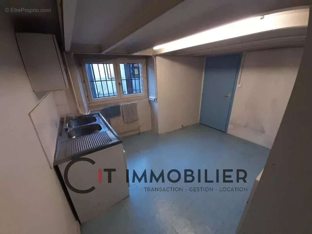 Commerce à LA TOUR-DU-PIN