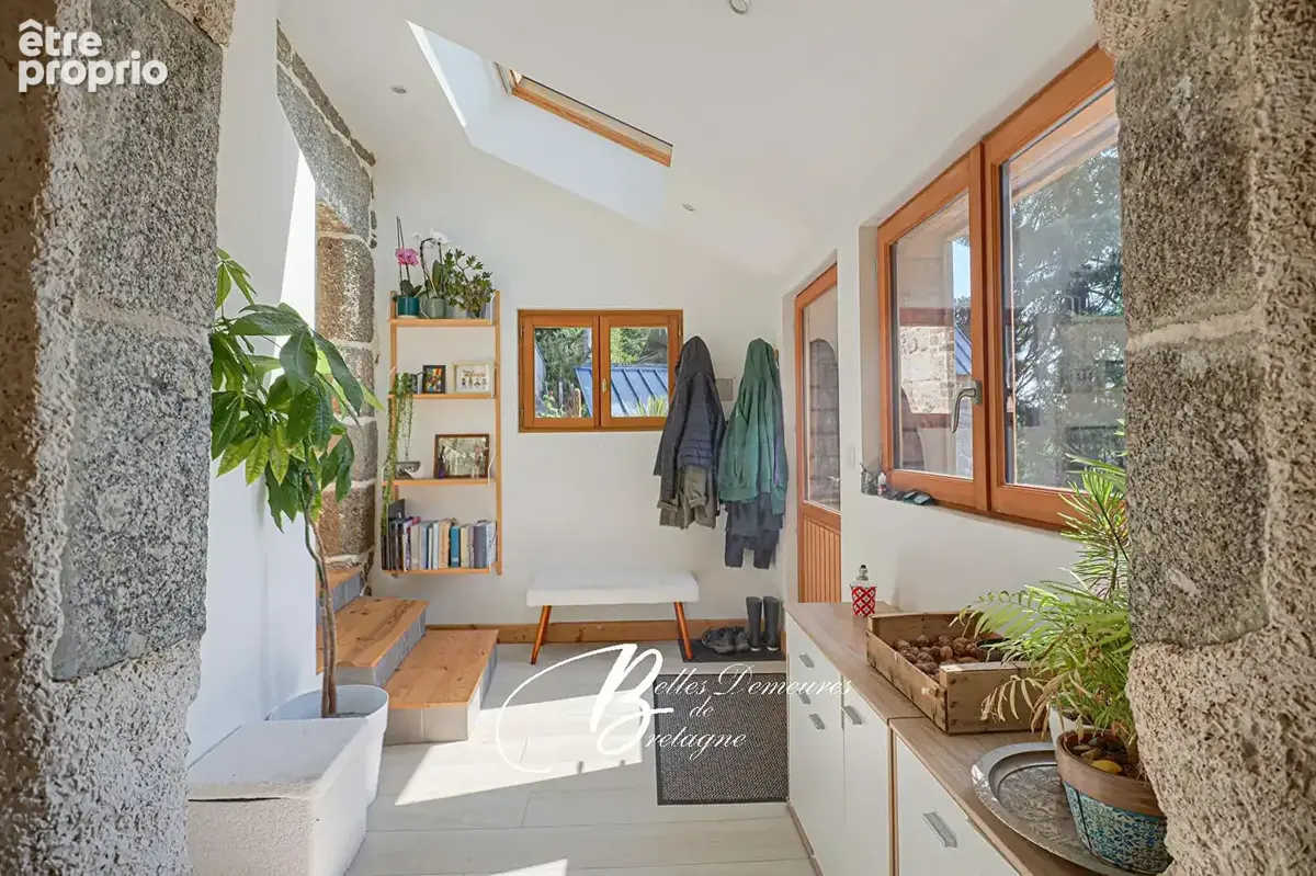 A vendre jolie propriété en pierre au coeur d'un espace naturel de près de 3 hectares - photo 11