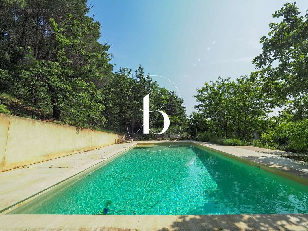 Maison à LAUDUN-L'ARDOISE