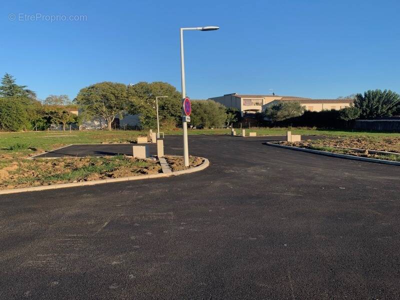 Terrain à SAINT-CHAPTES