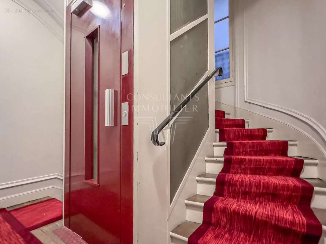 Appartement à PARIS-17E