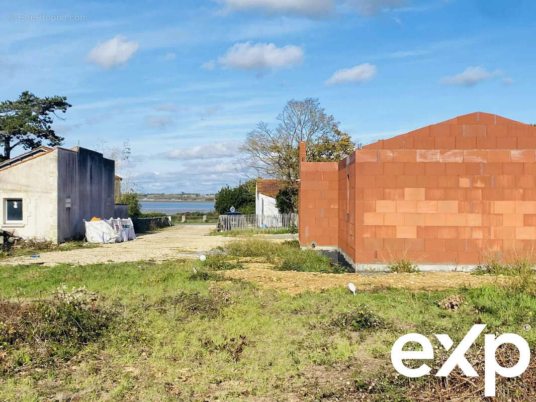 Terrain à PORT-DES-BARQUES