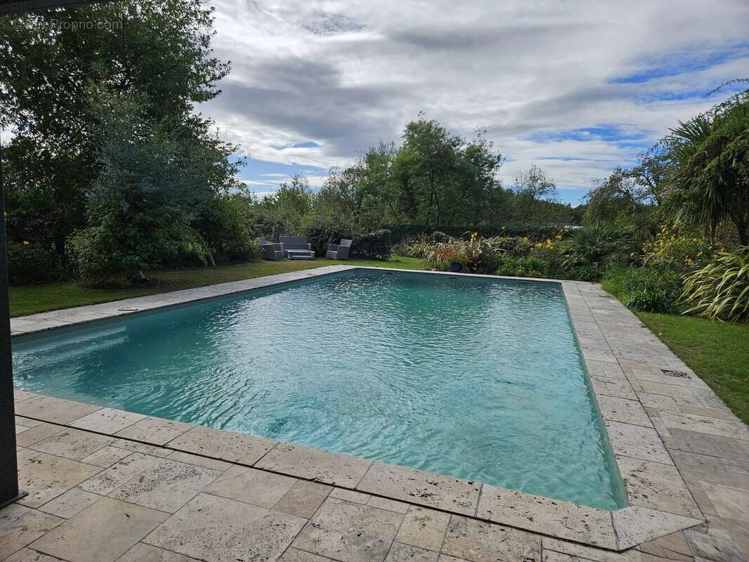 Maison à LABATUT-RIVIERE