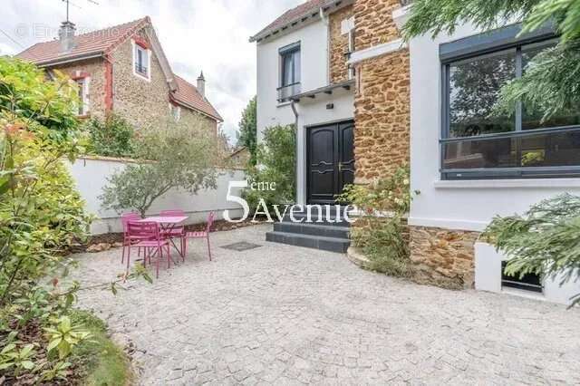 Maison à SAINT-MAUR-DES-FOSSES