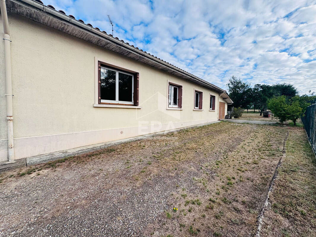 Maison 6 pièces dont 4 chambres à vendre à Berson - photo 2