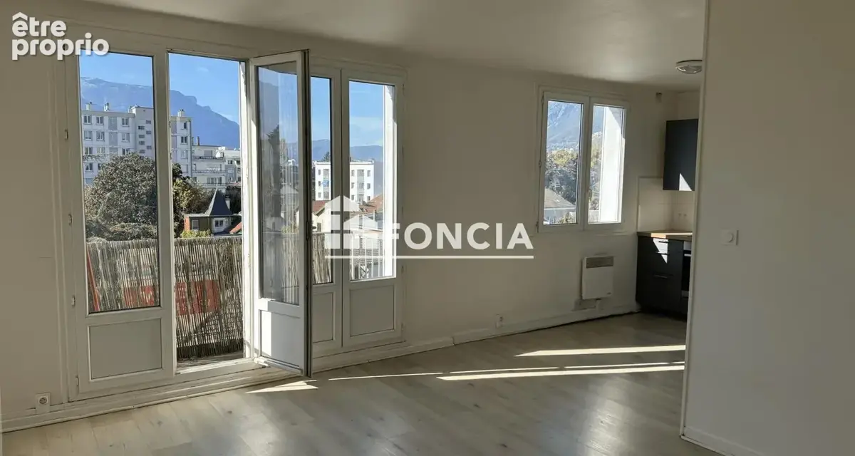 Grenoble – Secteur Bajatière – Dernier étage - photo 1