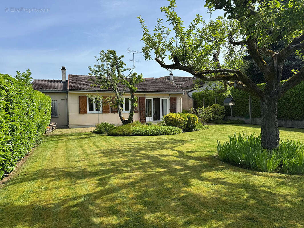 Maison à SAINT-NOM-LA-BRETECHE