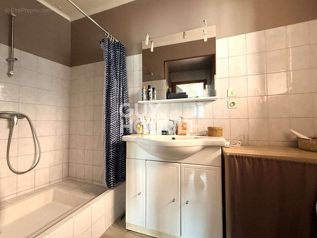 Appartement à SAINT-ANDEOL-LE-CHATEAU