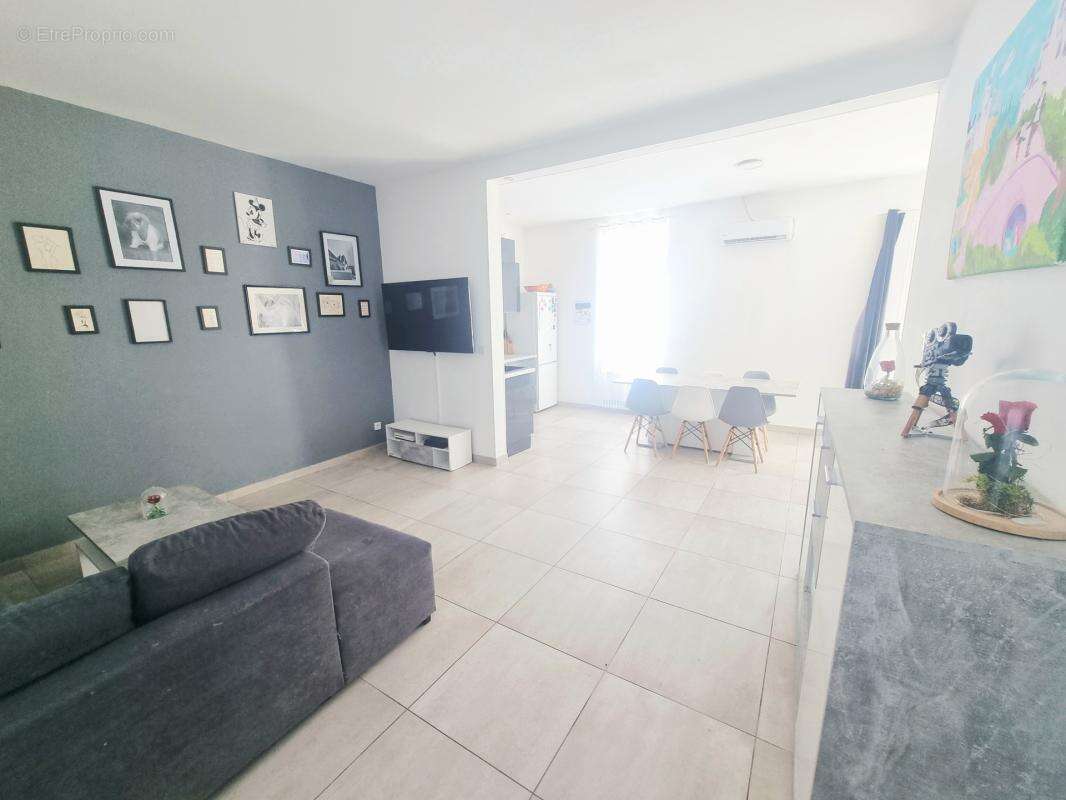 Maison de ville entièrement rénovée, 2 chambres, cour - photo 5