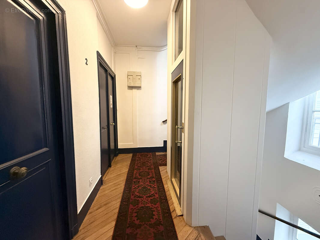 Appartement à PARIS-8E