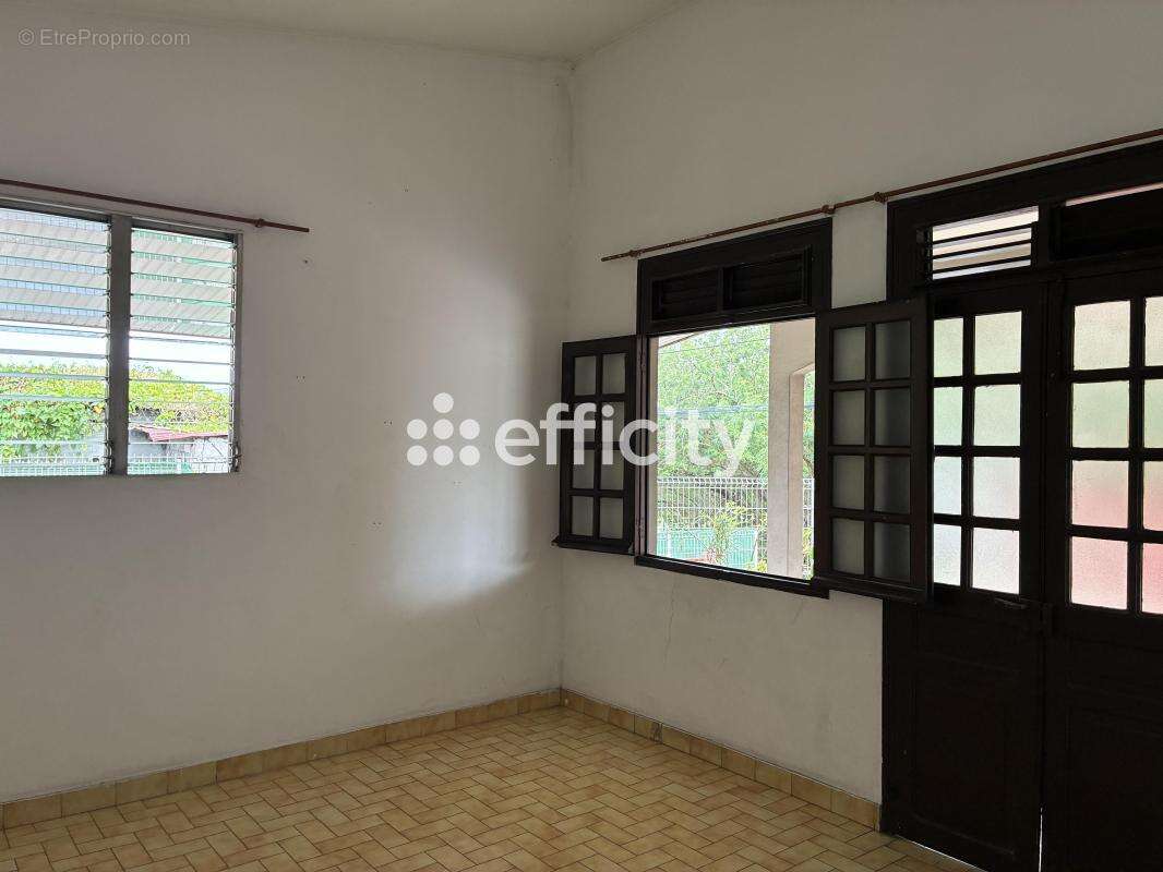 Maison 10 pièces 210 m² à vendre à Saint-Esprit (97270) - photo 6