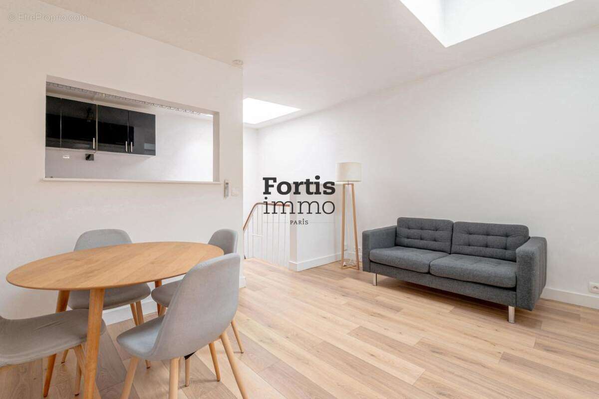 Appartement à PARIS-16E